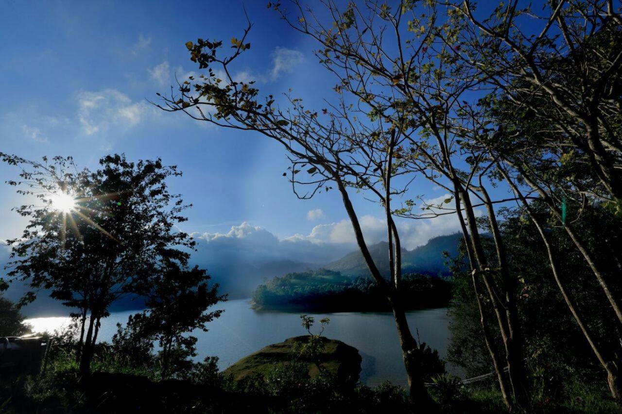 Отель Ottway Hills Near Mattupetty Dam Муннар Экстерьер фото